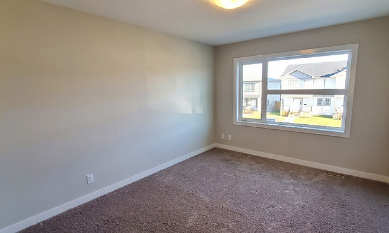 Duplex In Blackfalds...