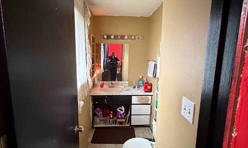 9835 96 Avenue Grand...