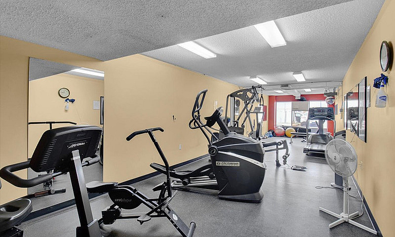 18+ Condo On Beaumar...