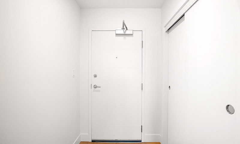 Beautiful Studio Uni...