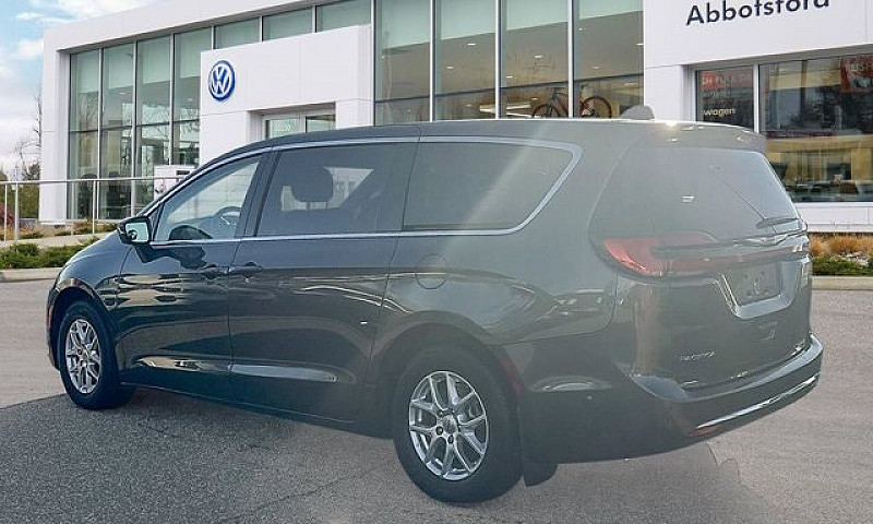 2023 Chrysler Pacifi...