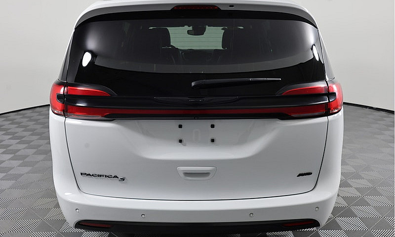 2024 Chrysler Pacifi...
