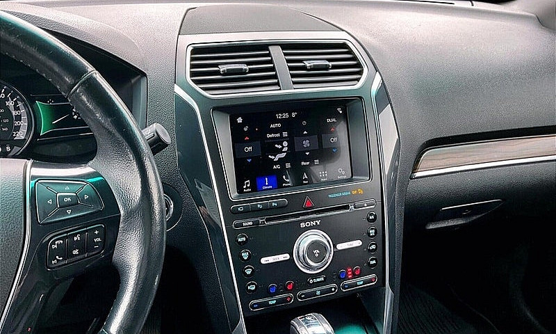 2017 Ford Explorer 4...