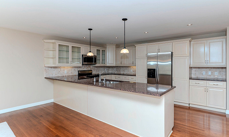 356 Fairbrooke Cres ...