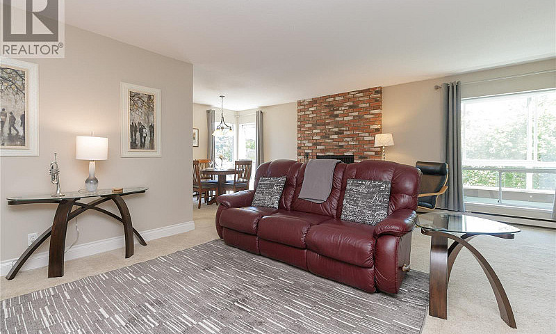 203 1725 Cedar Hill ...