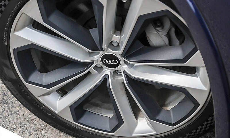 2021 Audi Q7 Technik...