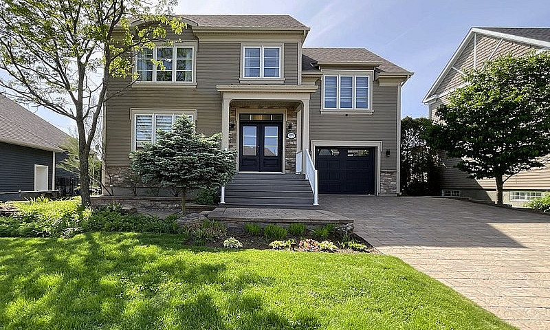 $855,000 - Split Lev...