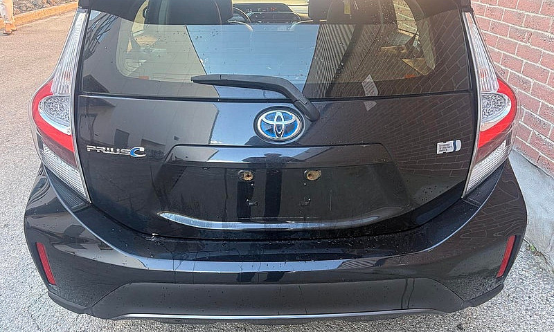 2018 Toyota Prius C ...