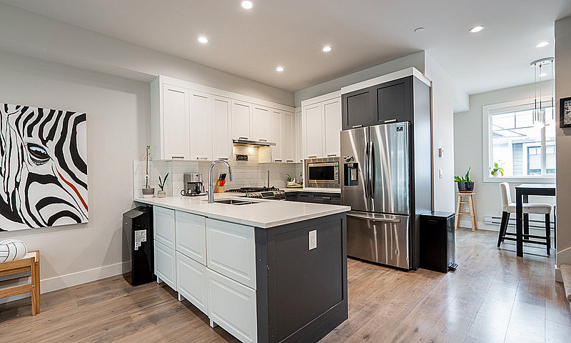 3Bd/3 Full Bath Town...