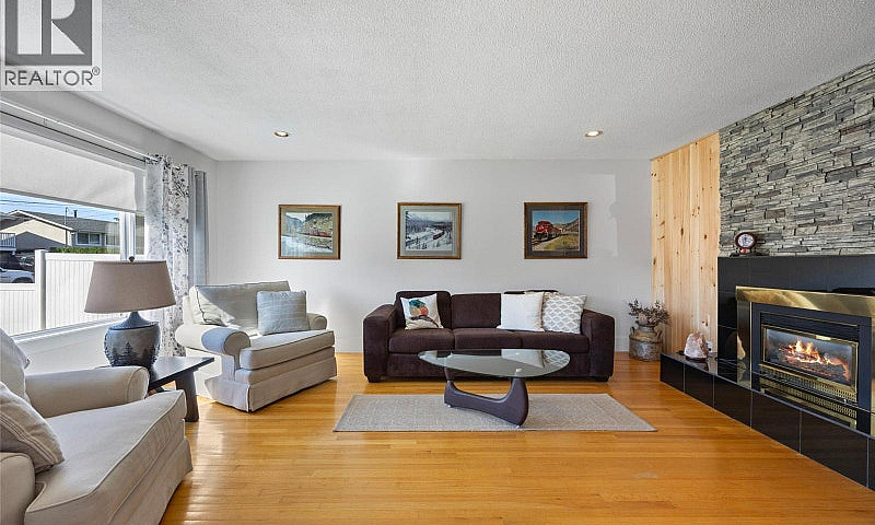 732 Ivy Avenue Kamlo...