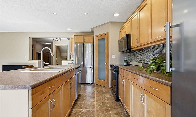 121 St Moritz Road W...
