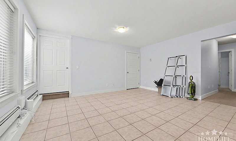 Bright 2-Bedroom Bas...
