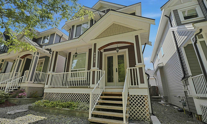 6035 138A Street Sur...
