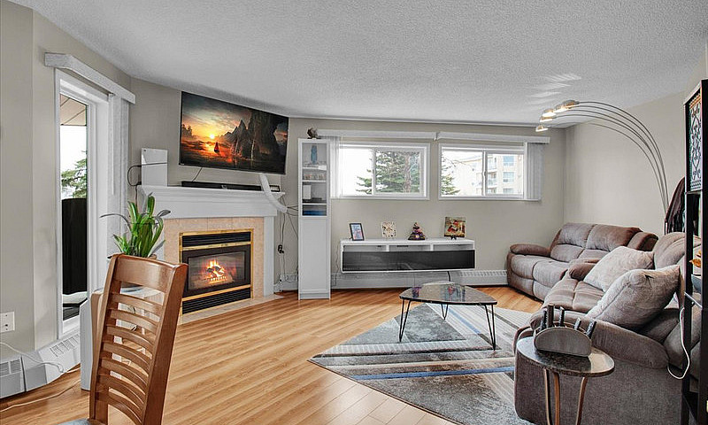 18+ Condo On Beaumar...