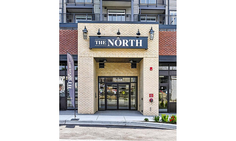 415 22348 N North Av...