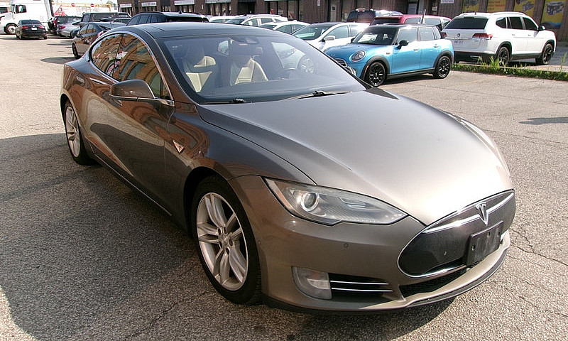 2016 Tesla Model S 9...