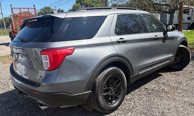 2022 Ford Explorer X...