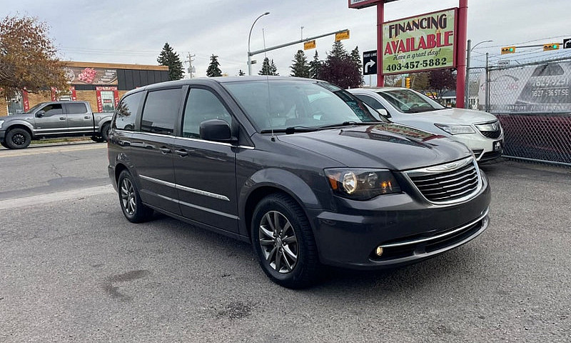 2015 Chrysler Town &...