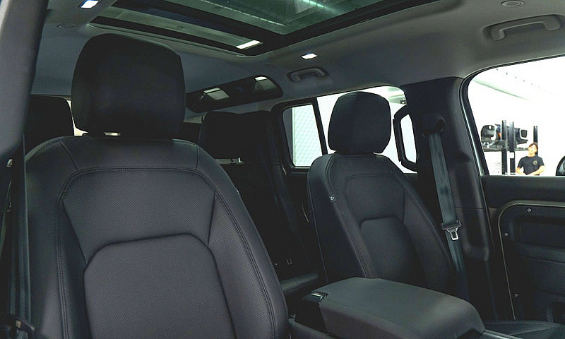 2025 Land Rover Defe...