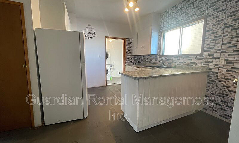 Bright & Spacious 4-...