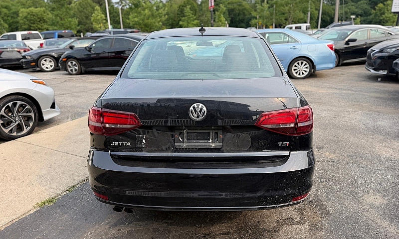2016 Volkswagen Jett...