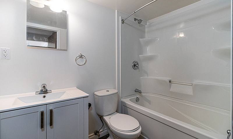 8 Willowdale Cres- W...