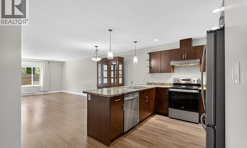 6 3400 Coniston Cres...