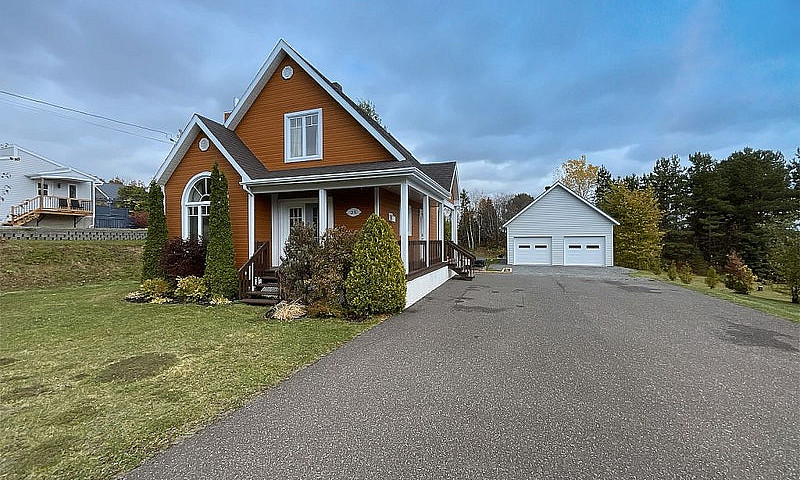 $368,000 - 1 1/2 Sto...