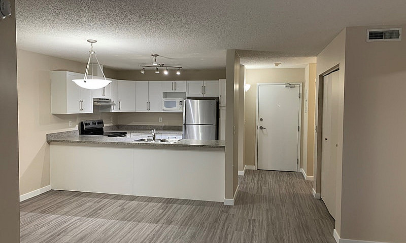 Kenwood Court - Spac...