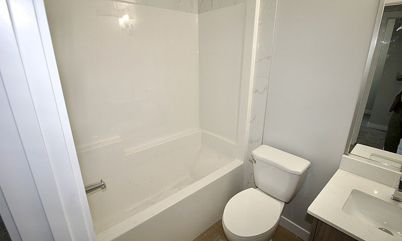 Leduc 2 Bed + Den 2....