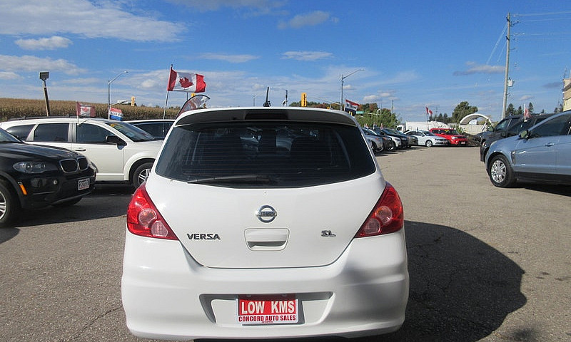 2011 Nissan Versa 1....