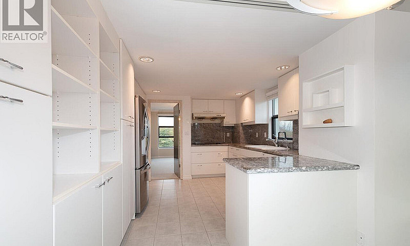 7 5389 Vine Street V...