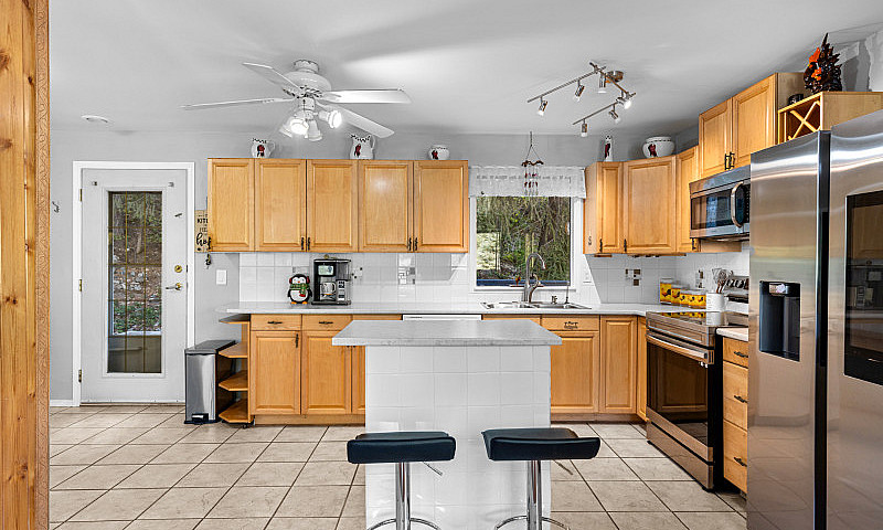 2,047 Sq Ft/ 3 Bed/ ...