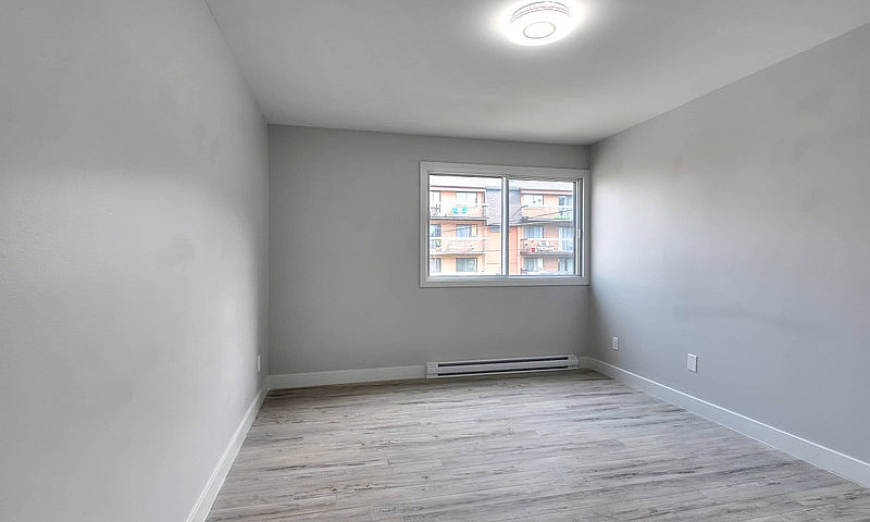 4.5 Style Condo, Tou...