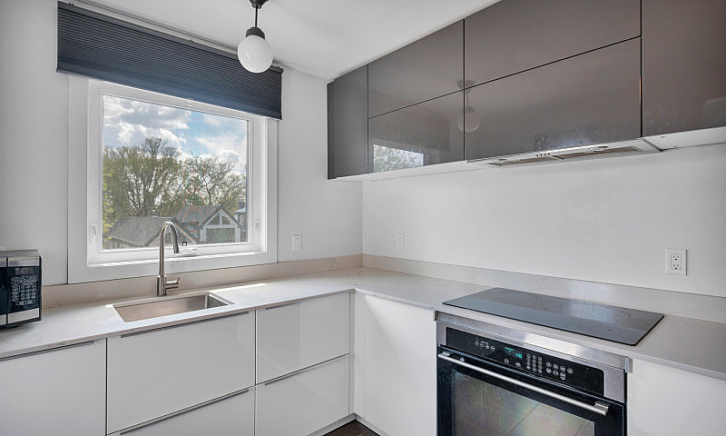 Top Floor End Unit I...