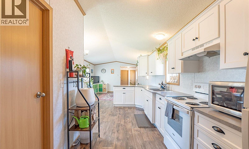 447 Orca Cres Ucluel...