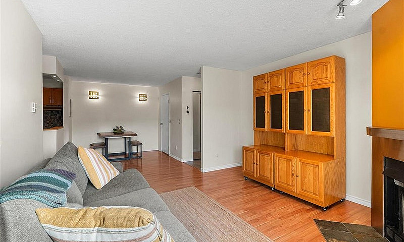 301 7 Burland Avenue...