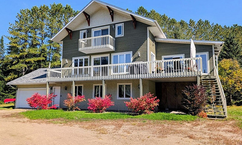 $670,000 - 3 Storey ...