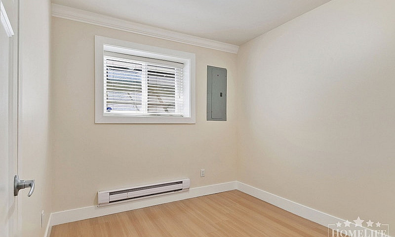 Bright & Spacious 2 ...