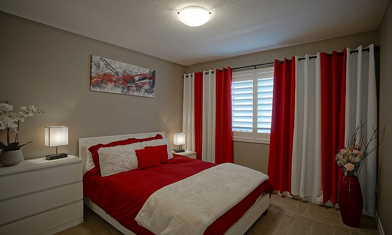 Stunning Bungalow, 8...