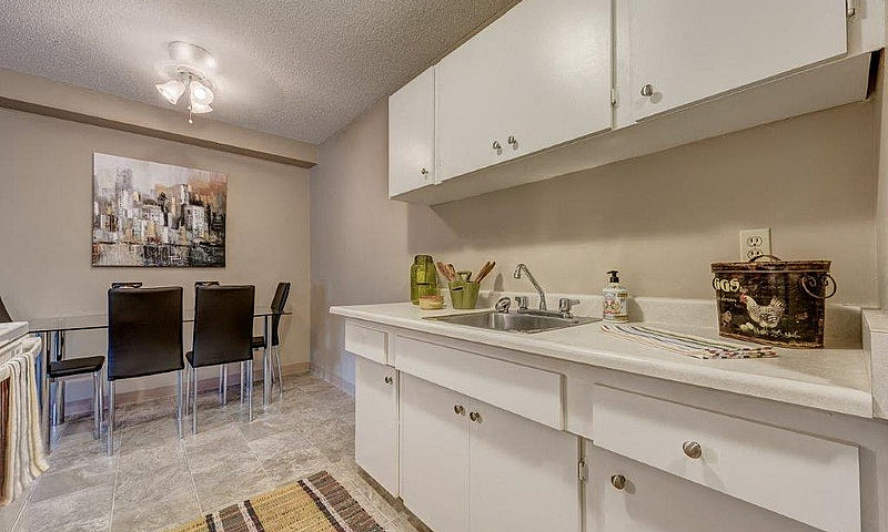 Apartment For Rent: ...