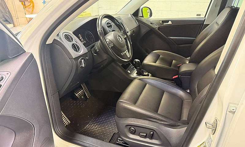 2017 Volkswagen Tigu...