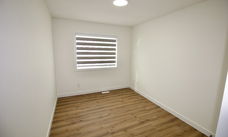 Leduc 3 Bed 2.5 Bath...