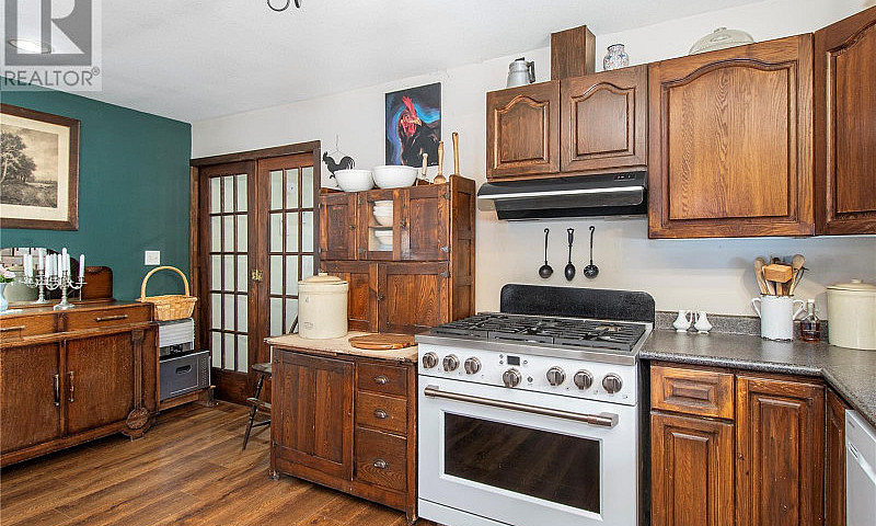 870 Sayward Rd Saywa...