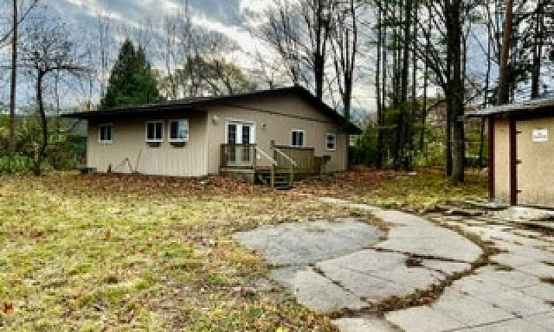 Modern 2-Bedroom, 2-...
