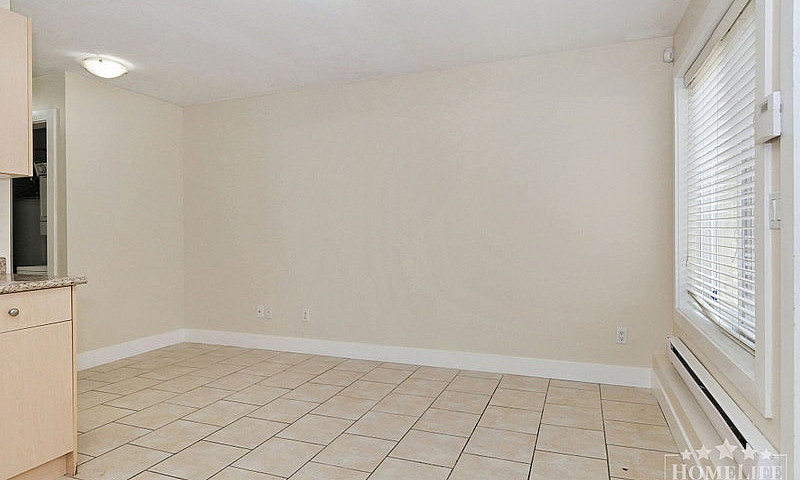 Bright & Spacious 2 ...