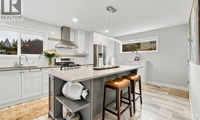 5861 Emil Pl Nanaimo...
