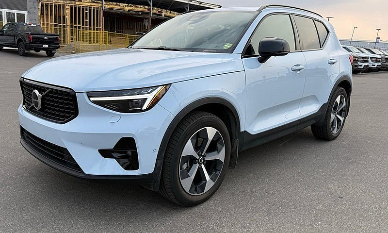 2024 Volvo Xc40 B5 P...
