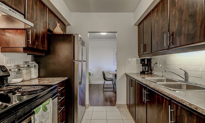 2 Bedroom - Fully Re...