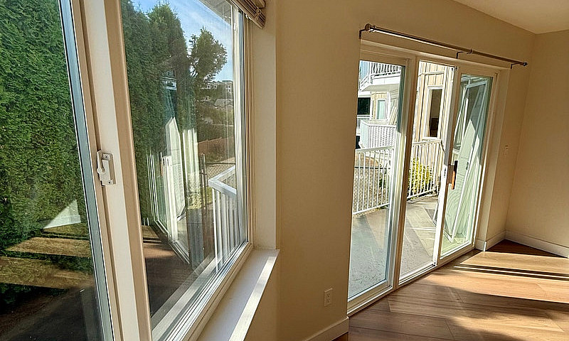 Spacious 1 Bedroom 1...